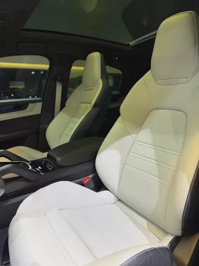 2025 Porsche Cayenne Coupe  GCC Only 10000 km-15