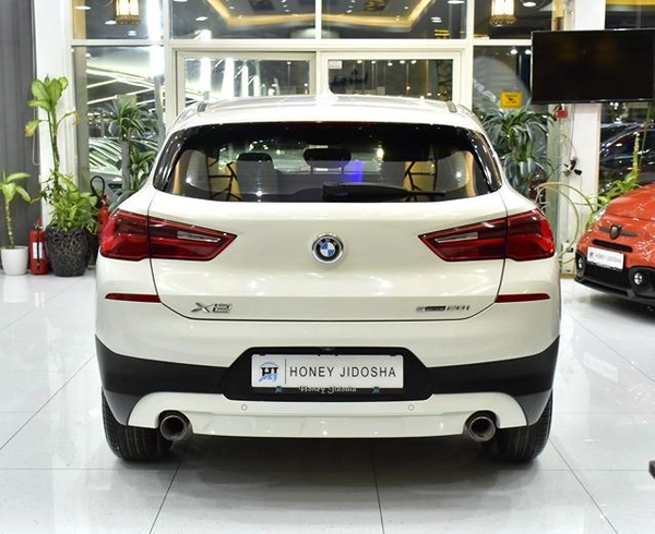 BMW X2 sDrive20i ( 2020 Model ) in White Color GCC Specs