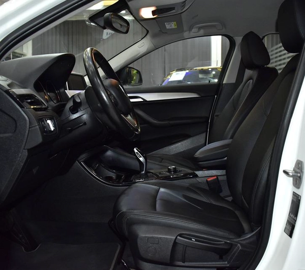BMW X2 sDrive20i ( 2020 Model ) in White Color GCC Specs