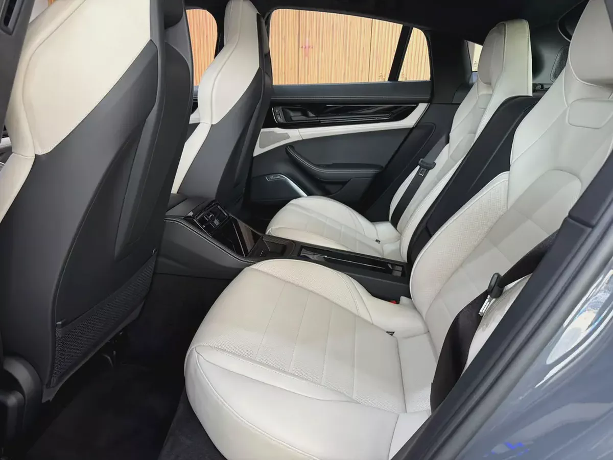 2026 - Porsche Panamera Turbo S E-Hybrid - Performance Luxury Sedan-8-8