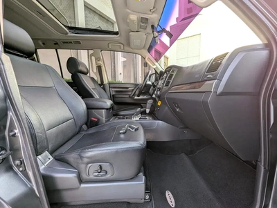 MITSUBISHI PAJERO 2017 GLS TOP FULL OPTION V6 3.8L IN EXCELLENT CONDITION-6
