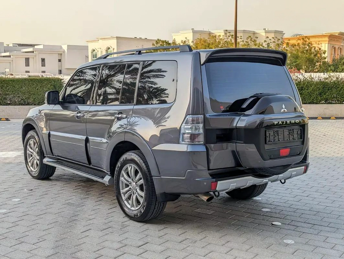 MITSUBISHI PAJERO 2017 GLS TOP FULL OPTION V6 3.8L IN EXCELLENT CONDITION-17-17
