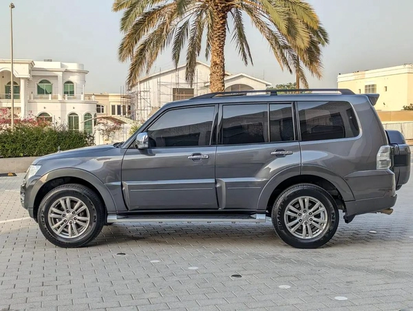 MITSUBISHI PAJERO 2017 GLS TOP FULL OPTION V6 3.8L IN EXCELLENT CONDITION