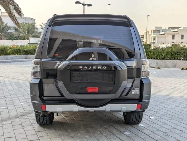 MITSUBISHI PAJERO 2017 GLS TOP FULL OPTION V6 3.8L IN EXCELLENT CONDITION