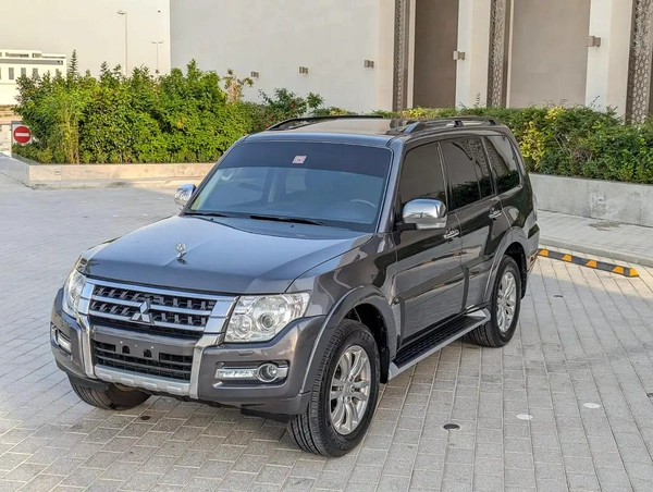 MITSUBISHI PAJERO 2017 GLS TOP FULL OPTION V6 3.8L IN EXCELLENT CONDITION