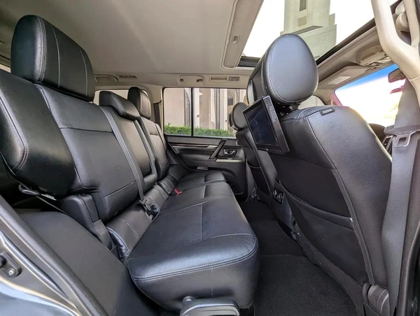 MITSUBISHI PAJERO 2017 GLS TOP FULL OPTION V6 3.8L IN EXCELLENT CONDITION
