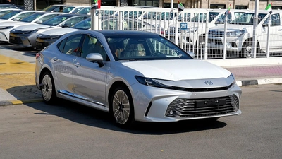 TOYOTA CAMRY LUMIER 2.5L HYBRID FULL OPTION MODEL 2025-1