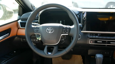 TOYOTA CAMRY LUMIER 2.5L HYBRID FULL OPTION MODEL 2025-6
