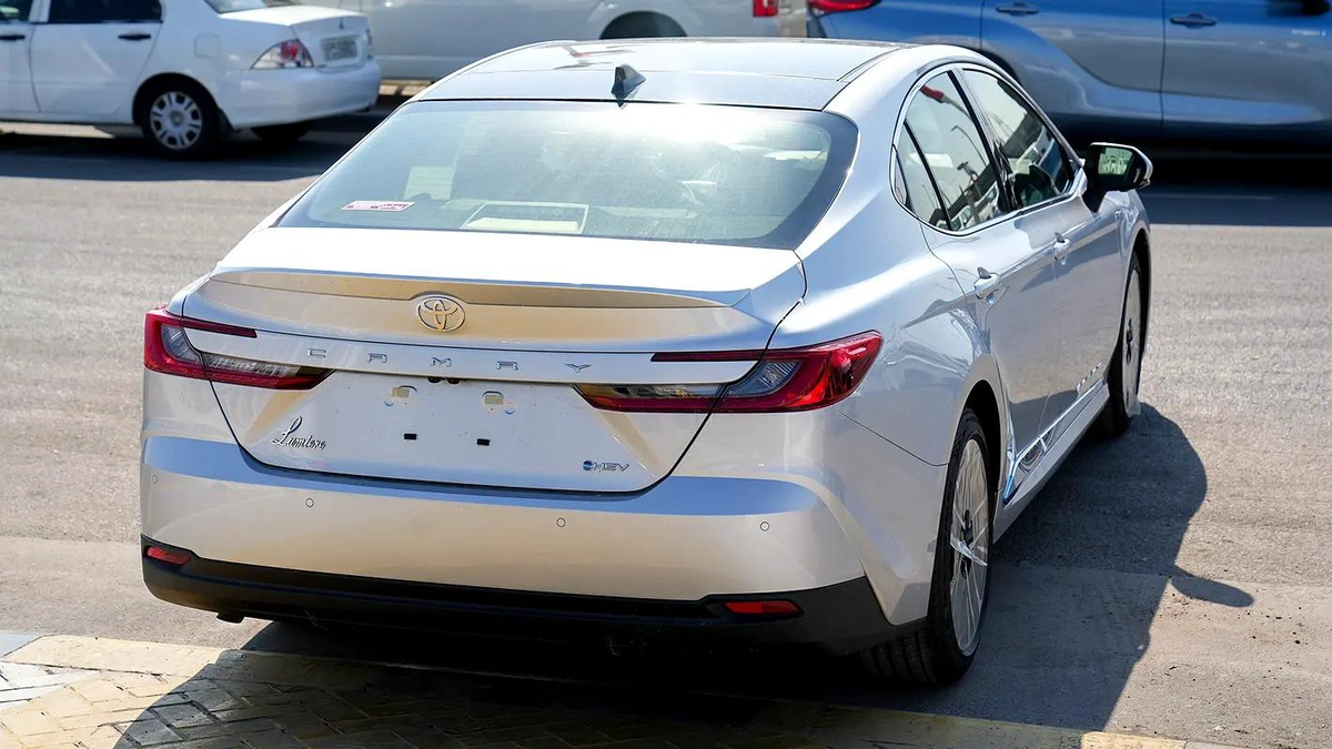 TOYOTA CAMRY LUMIER 2.5L HYBRID FULL OPTION MODEL 2025-15-15