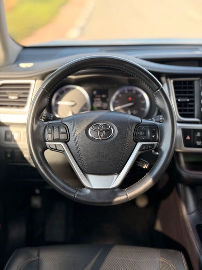 Toyota Highlander Limited 3.6L // 2019 full option// sunroof, leather seats-8