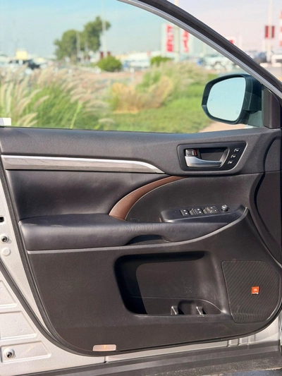Toyota Highlander Limited 3.6L // 2019 full option// sunroof, leather seats-9
