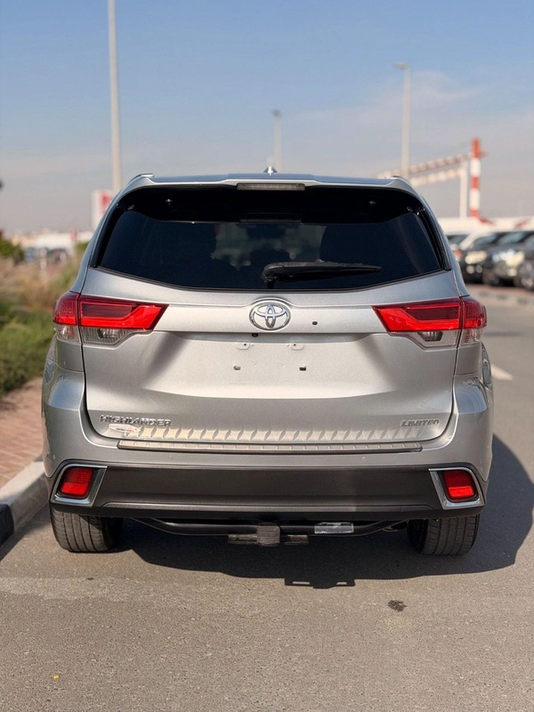Toyota Highlander Limited 3.6L // 2019 full option// sunroof, leather seats