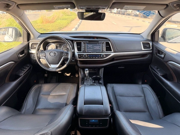 Toyota Highlander Limited 3.6L // 2019 full option// sunroof, leather seats