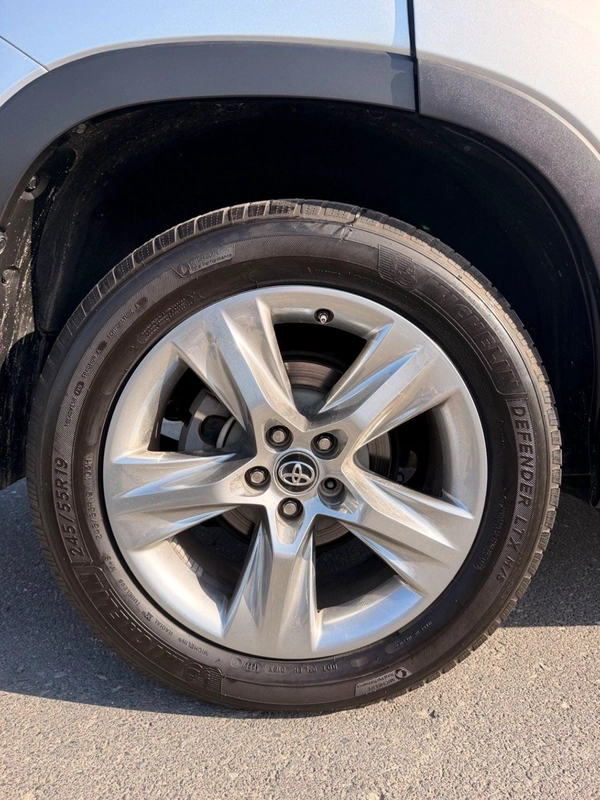 Toyota Highlander Limited 3.6L // 2019 full option// sunroof, leather seats