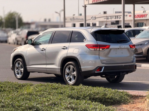 Toyota Highlander Limited 3.6L // 2019 full option// sunroof, leather seats