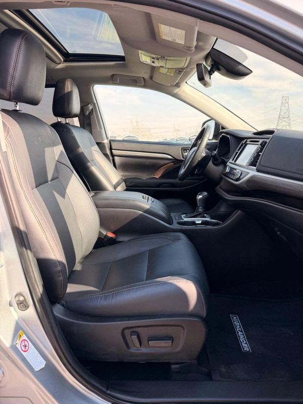 Toyota Highlander Limited 3.6L // 2019 full option// sunroof, leather seats