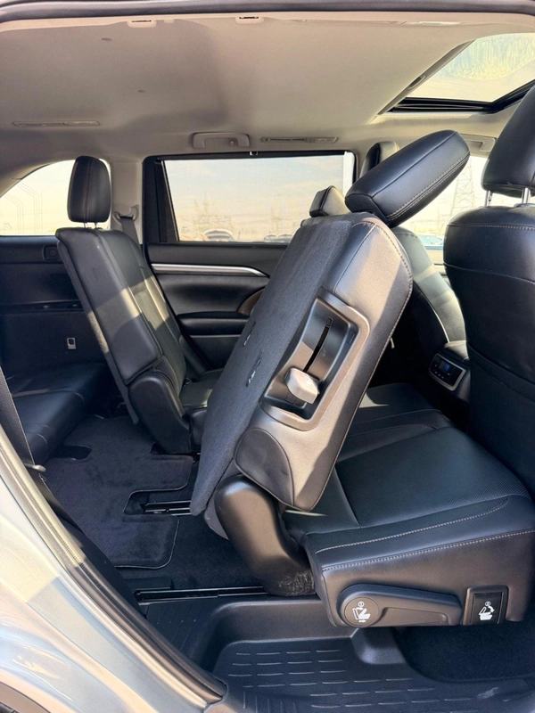 Toyota Highlander Limited 3.6L // 2019 full option// sunroof, leather seats