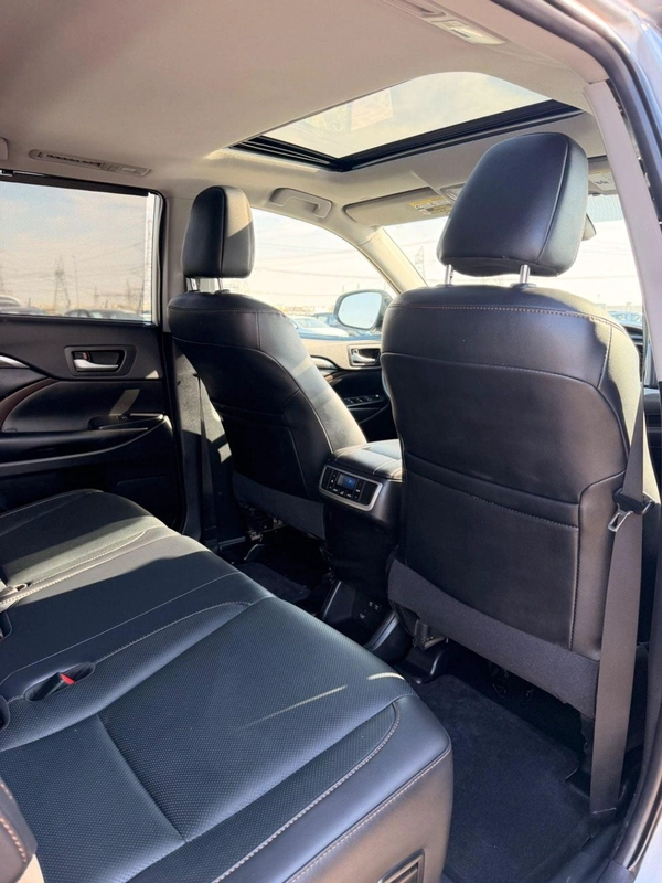 Toyota Highlander Limited 3.6L // 2019 full option// sunroof, leather seats
