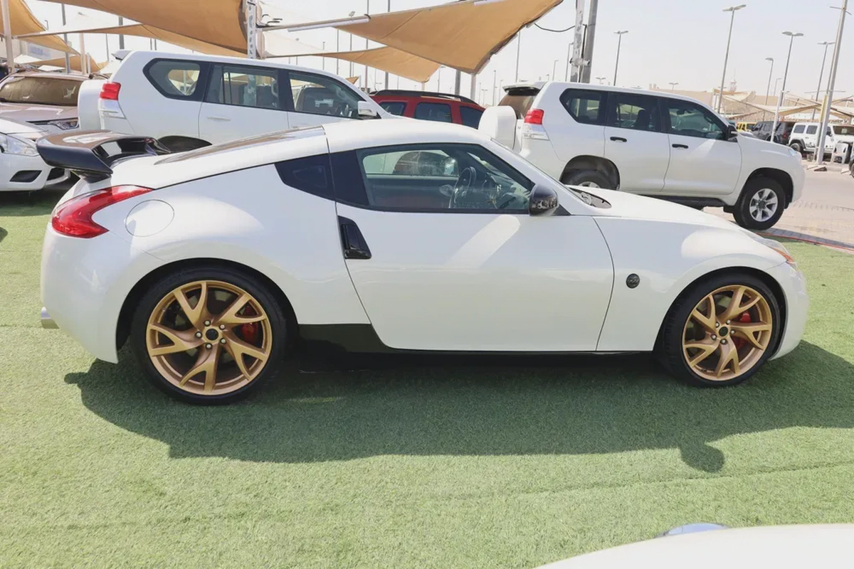 Used Nissan 370z 3.7L Coupe 2015-2-2