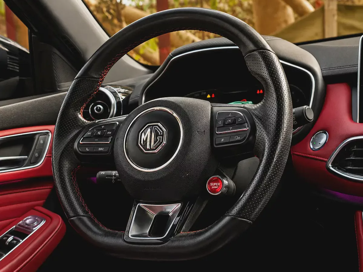 UNDER MG WARRANTY | 506 AED PM | TROPHY | GCC SPECS-6-6
