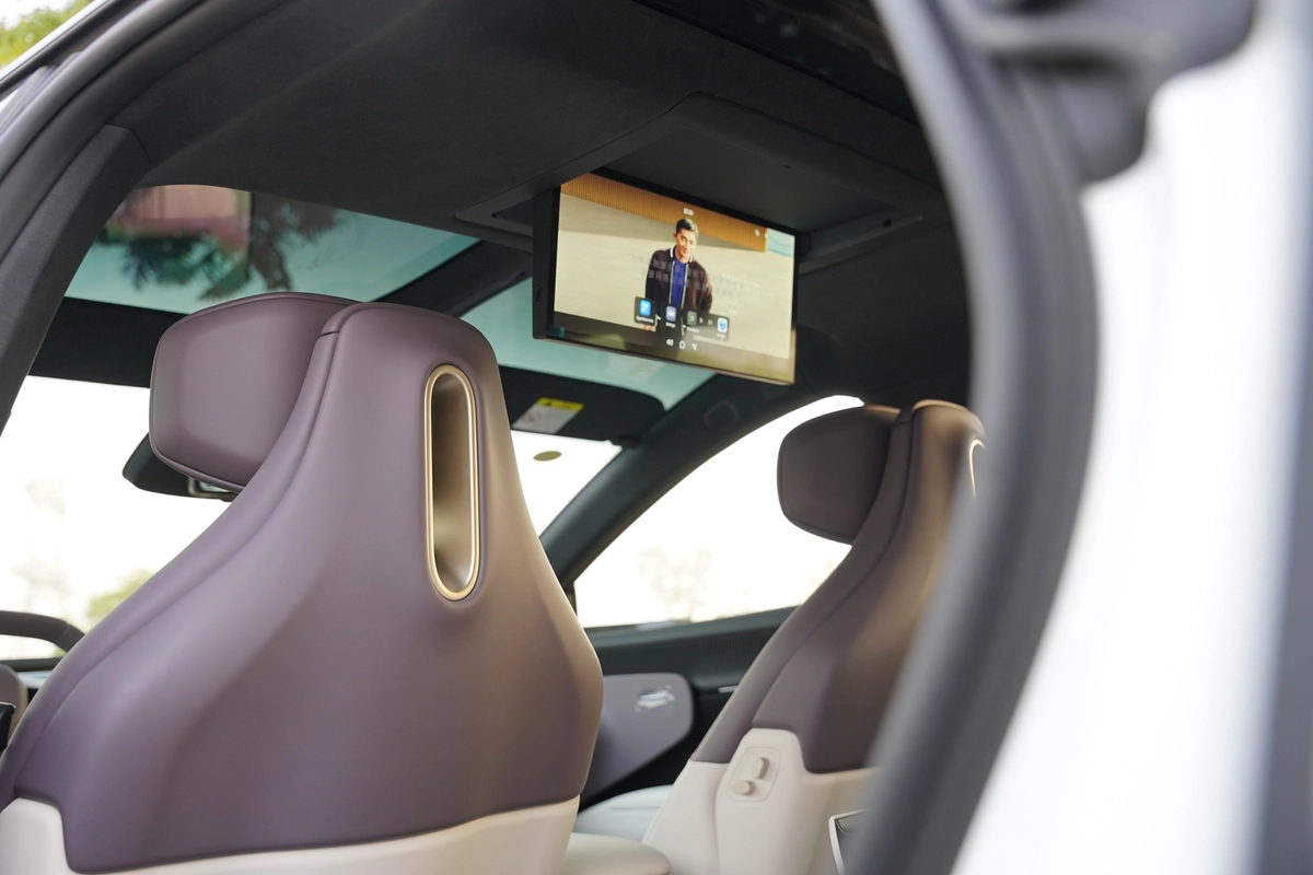 2025 AVATR 12 Ultra Extended Range Sedan White 0Km-5-5