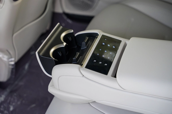 2025 AVATR 12 Ultra Extended Range Sedan White 0Km