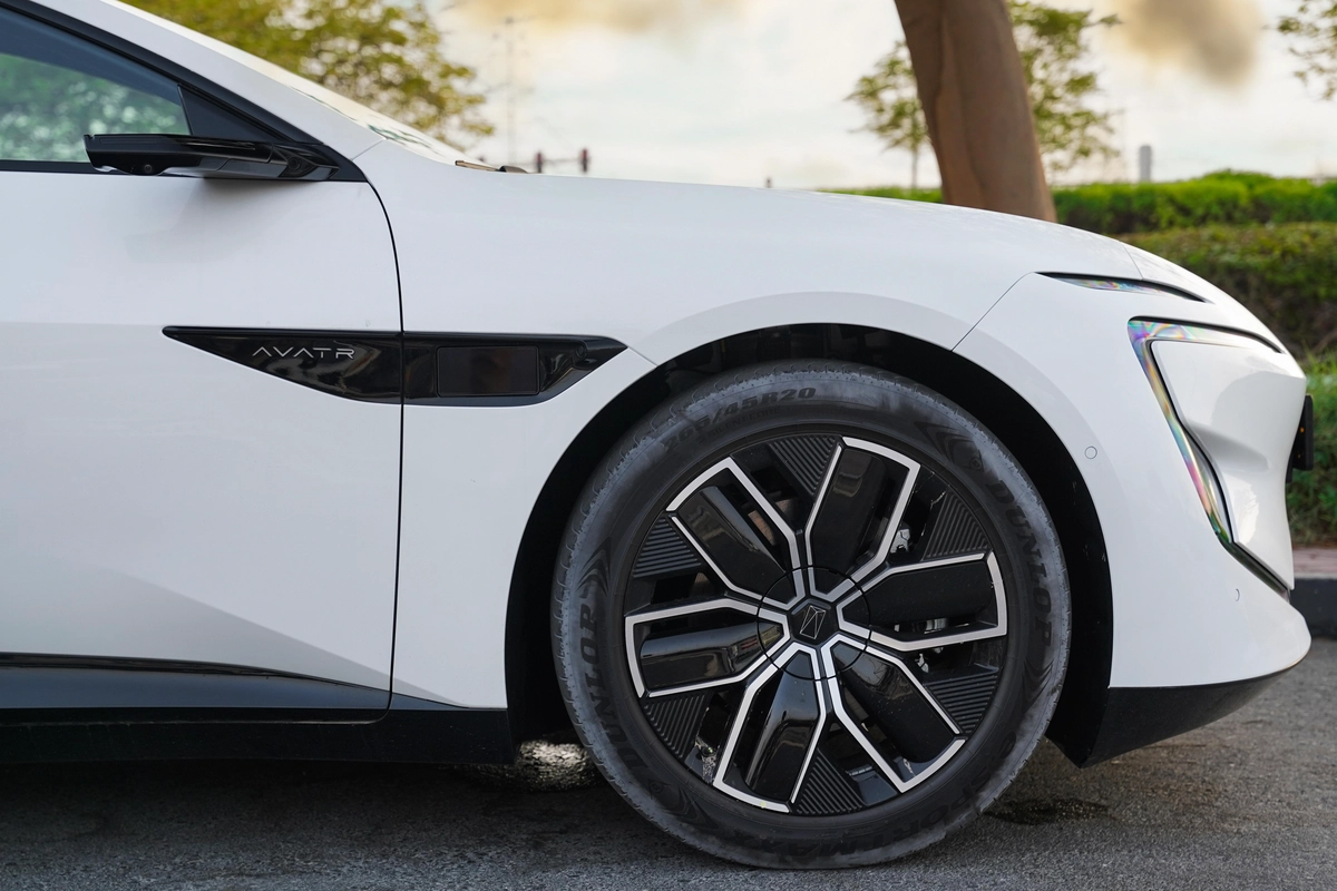 2025 AVATR 12 Ultra Extended Range Sedan White 0Km-7-7