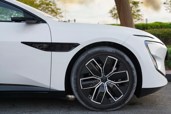 2025 AVATR 12 Ultra Extended Range Sedan White 0Km