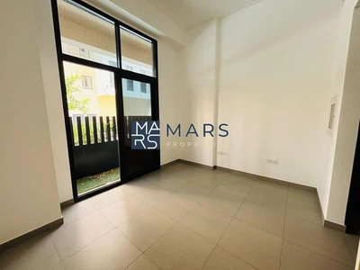 Charming Ground Floor Studio with Mini Garden!-12