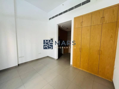 Charming Ground Floor Studio with Mini Garden!-16