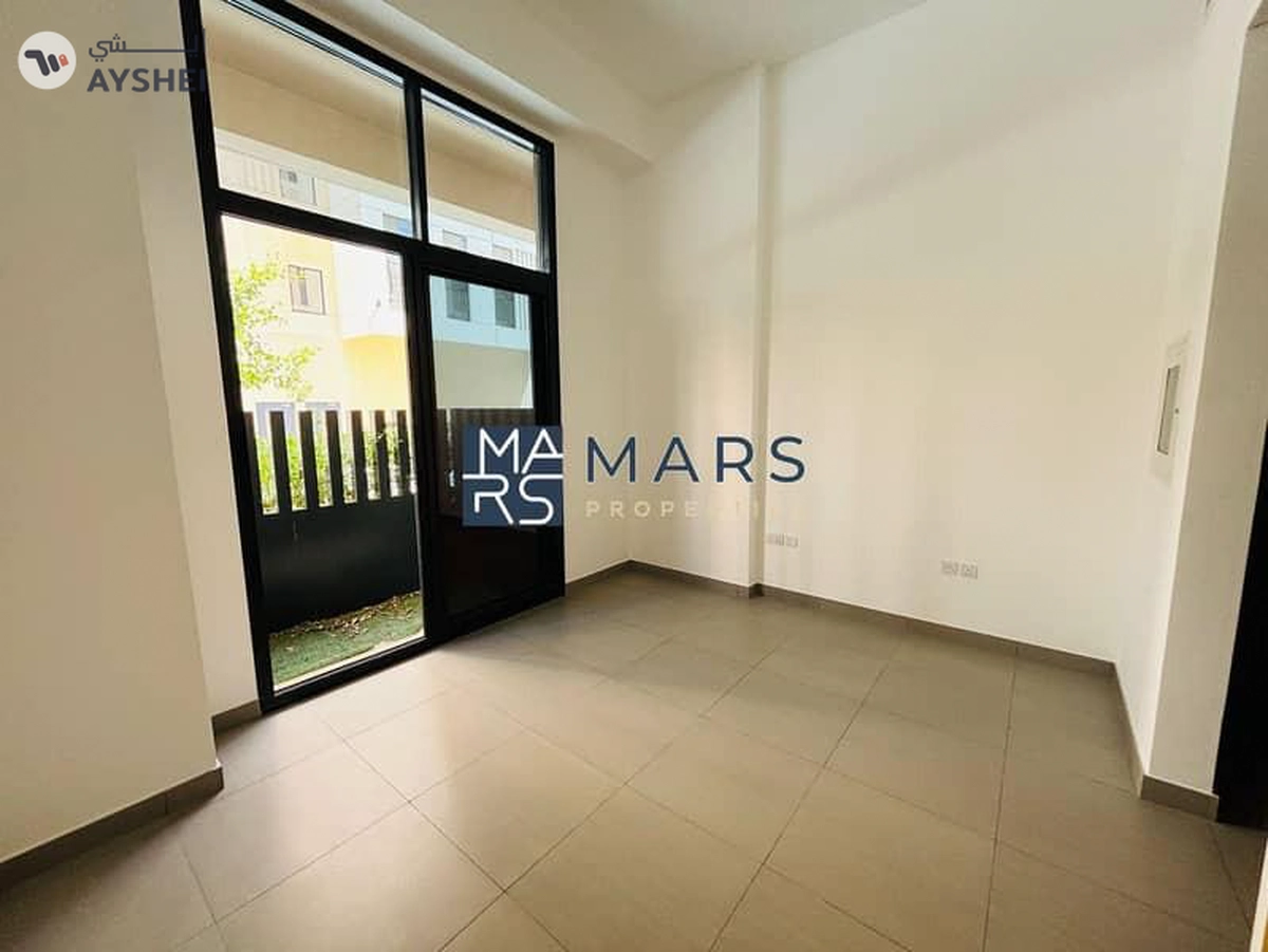 Charming Ground Floor Studio with Mini Garden!-12-12