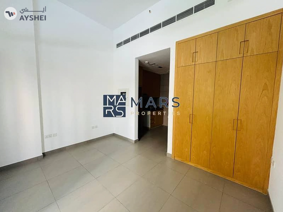 Charming Ground Floor Studio with Mini Garden!-16-16