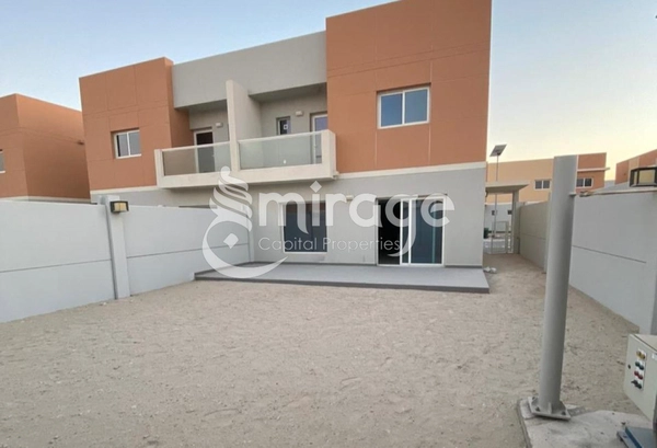 Spacious 3BR | Ready To Move | Prime Location