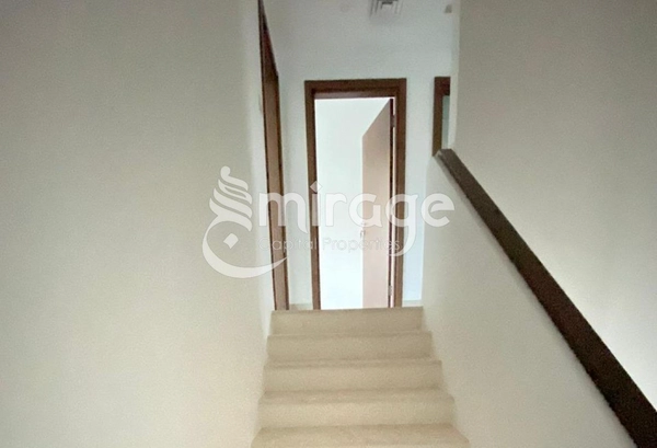 Spacious 3BR | Ready To Move | Prime Location