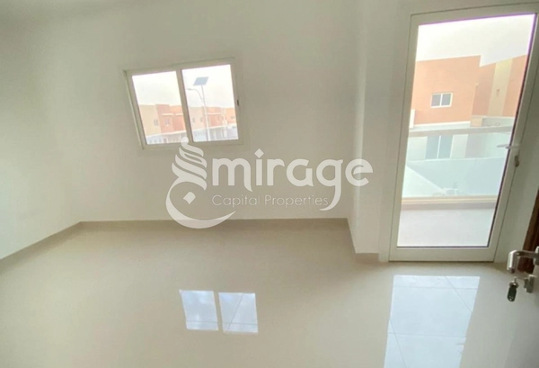 Spacious 3BR | Ready To Move | Prime Location