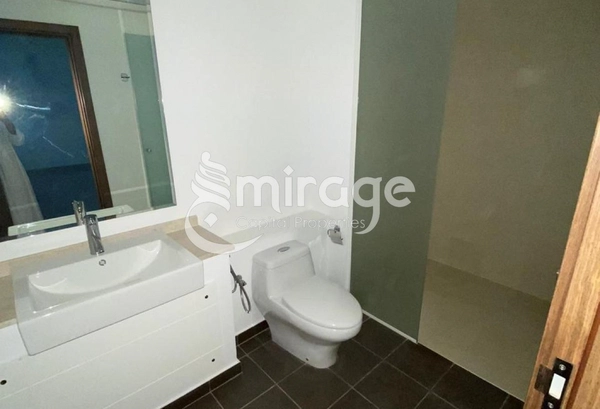 Spacious 3BR | Ready To Move | Prime Location