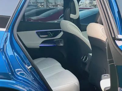 Mercedes benz GLC300 Model 2023 CLEAN TITLE-10