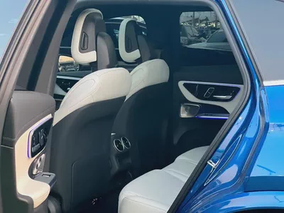 Mercedes benz GLC300 Model 2023 CLEAN TITLE-11