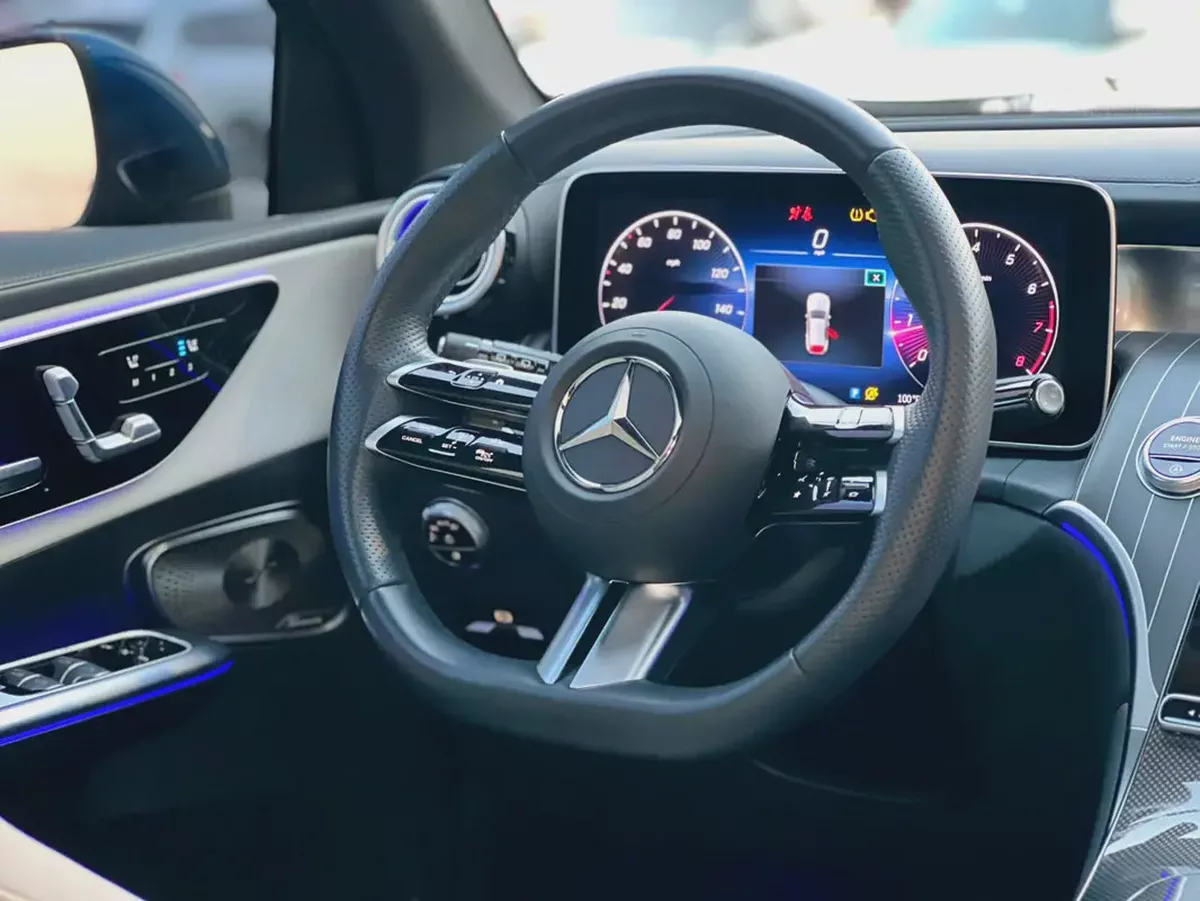 Mercedes benz GLC300 Model 2023 CLEAN TITLE-8-8