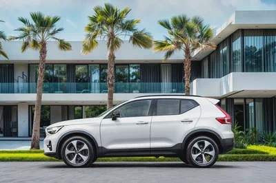 2,253 P.M |  XC40 B4 Ultimate Dark | 0% Downpayment | 2029 Warranty!-1