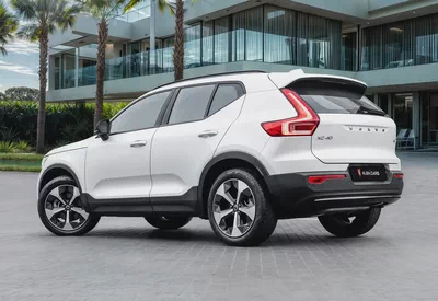 2,253 P.M |  XC40 B4 Ultimate Dark | 0% Downpayment | 2029 Warranty!-2