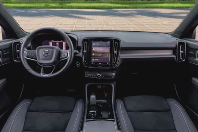 2,253 P.M |  XC40 B4 Ultimate Dark | 0% Downpayment | 2029 Warranty!-7
