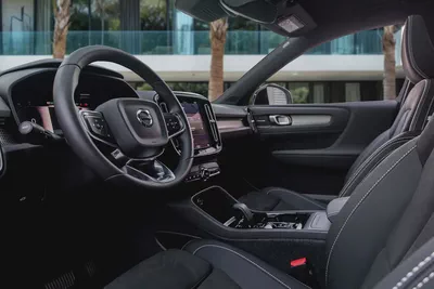 2,253 P.M |  XC40 B4 Ultimate Dark | 0% Downpayment | 2029 Warranty!-8