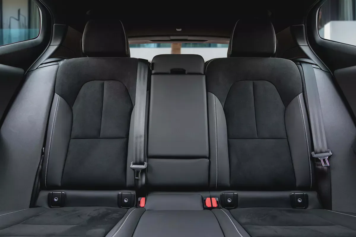 2,253 P.M |  XC40 B4 Ultimate Dark | 0% Downpayment | 2029 Warranty!-11-11