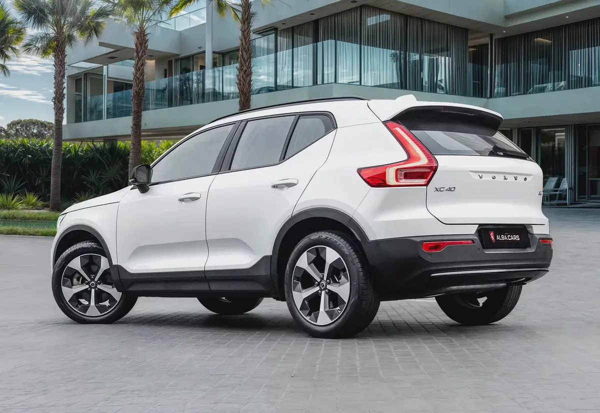 2,253 P.M |  XC40 B4 Ultimate Dark | 0% Downpayment | 2029 Warranty!-2-2