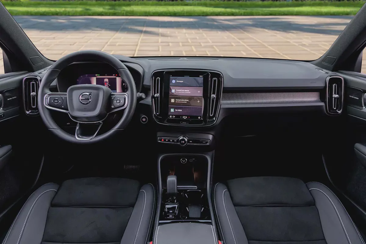 2,253 P.M |  XC40 B4 Ultimate Dark | 0% Downpayment | 2029 Warranty!-7-7