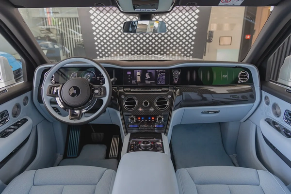 ROLLS-ROYCE CULLINAN | BLACK BADGE | FULL OPTIONS | DEALER WARRAN  SERVICE | GCC SPECS | 2026
