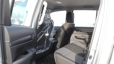 Toyota Hilux  2.4L AT DIESEL MED OPTION-8