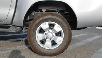 Toyota Hilux  2.4L AT DIESEL MED OPTION-11
