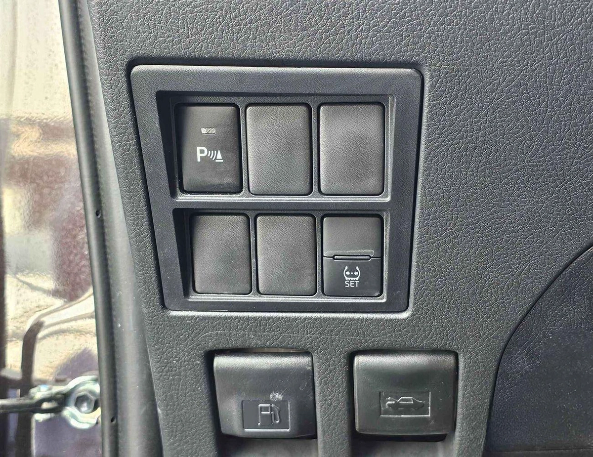 Toyota Fortuner EXR FULL OPTION | 2.7L V4 PETROL | PUSH START | DVD CAMERA | AUTO A/C (CODE # FPF2)-10-0